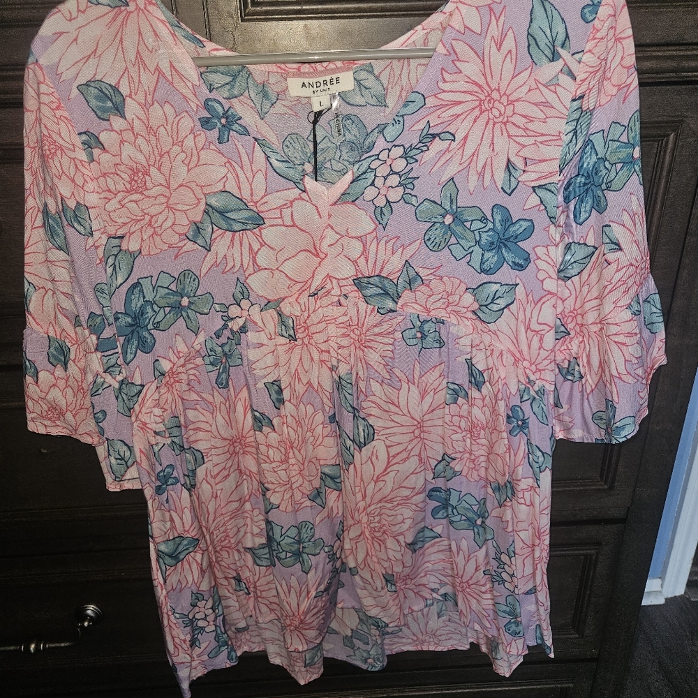 Clothes - Picture 3 of 16
